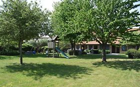 De Meiboom Vakantiehoeve Tot 21 Pers