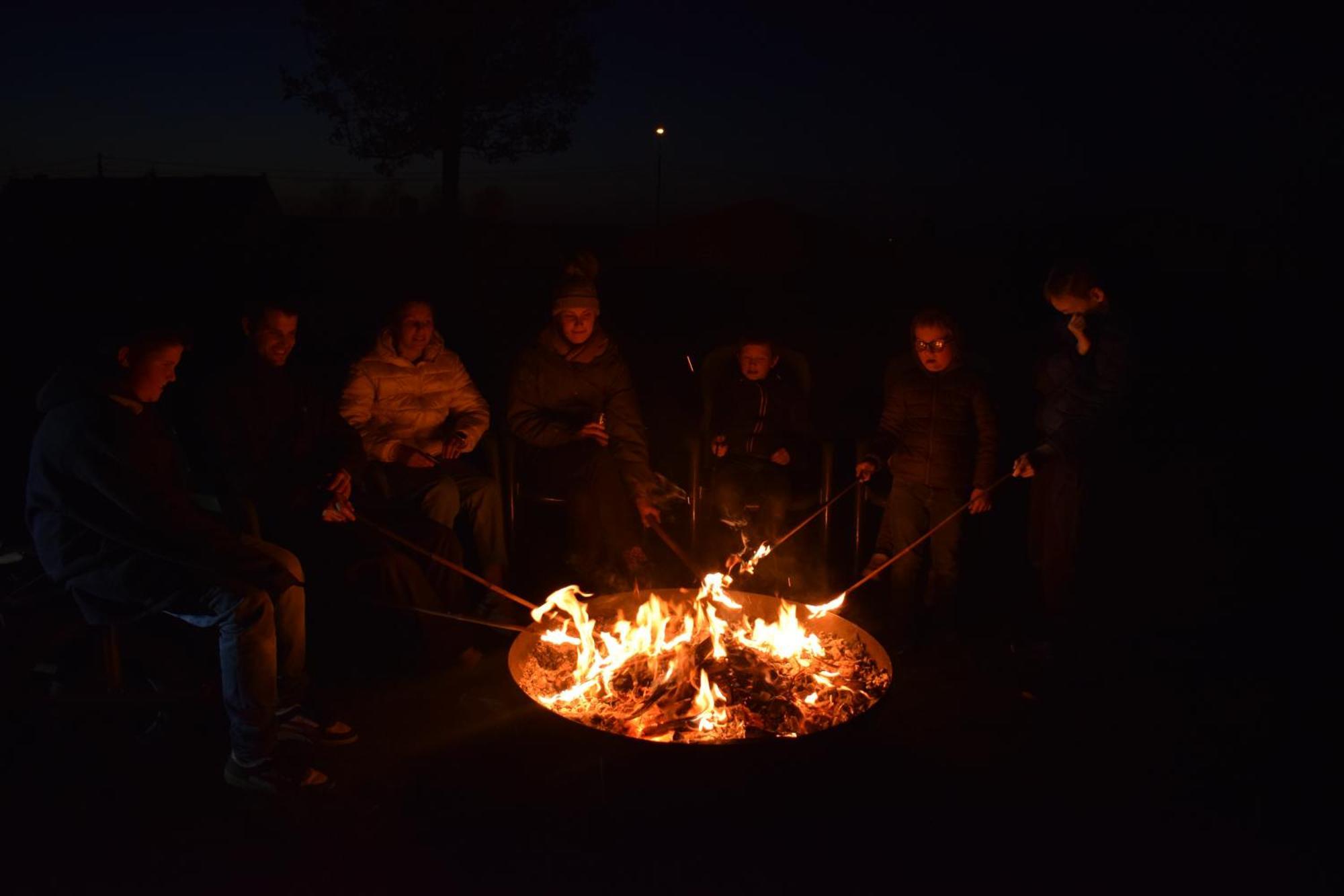 De Meiboom Vakantiehoeve Tot 21 Pers Langemark Exterior photo