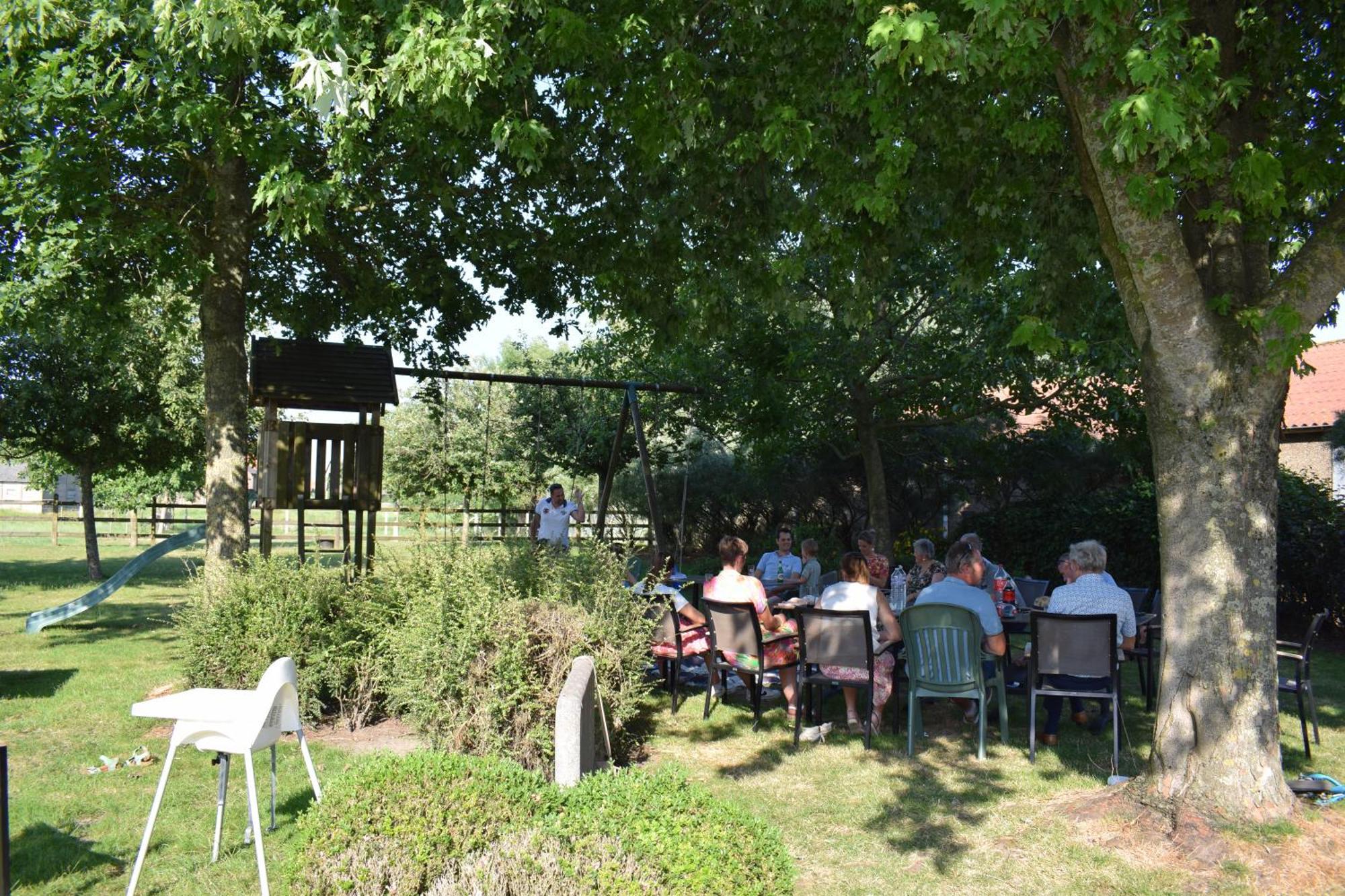 De Meiboom Vakantiehoeve Tot 21 Pers Langemark Exterior photo